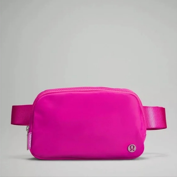 lululemon athletica Handbags - the belt bag